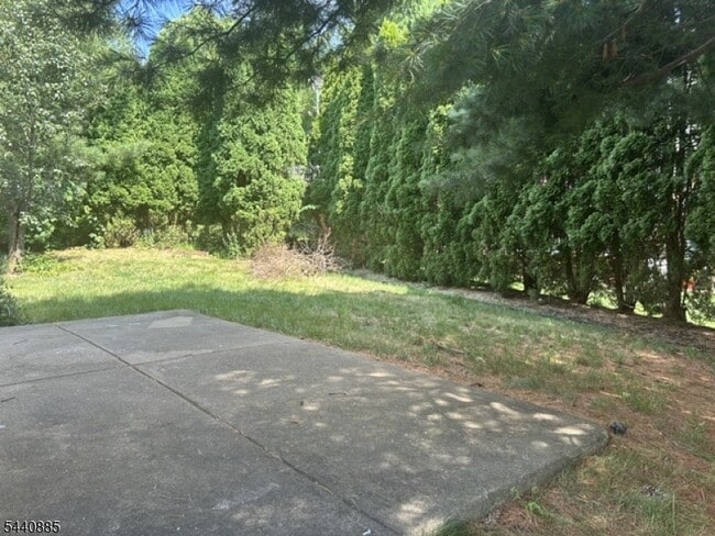 Building Photo - 246 Winding Hill Dr