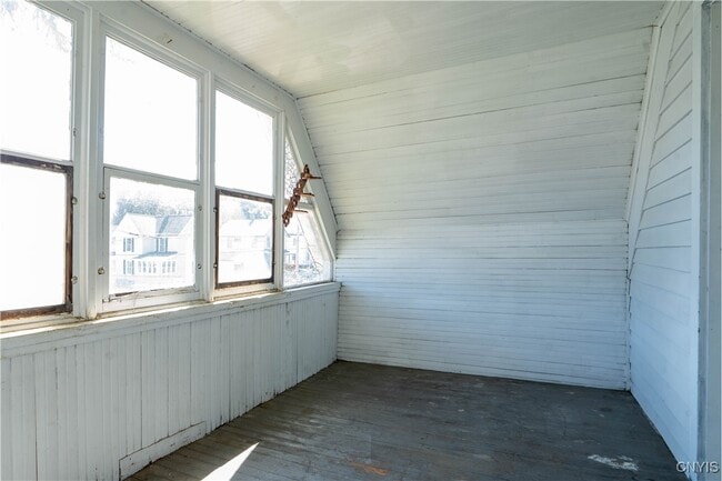 Building Photo - 40 Elm St