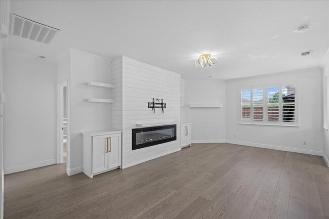 Building Photo - 1223 Mallard Creek Dr