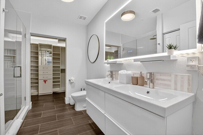 Building Photo - 600 S Dixie Hwy