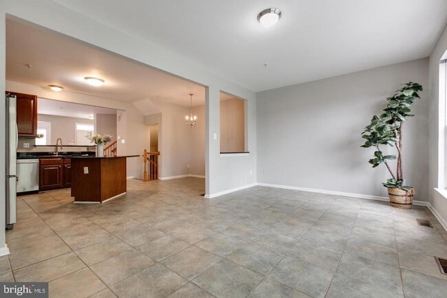 Building Photo - 8832 Papillon Dr