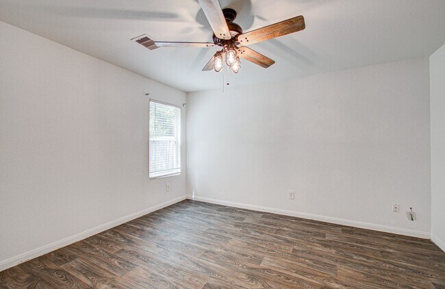 Building Photo - 752 Rd 5138