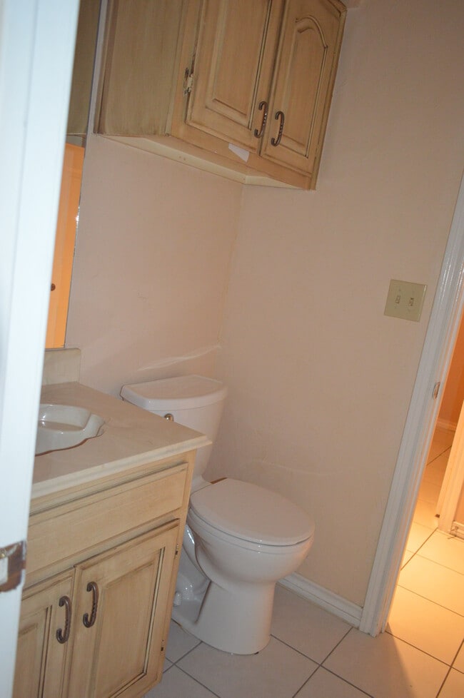 Building Photo - 2522 Belmeade Dr