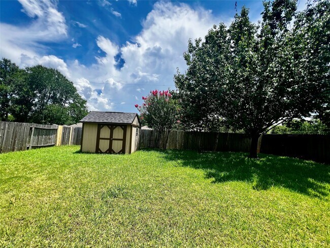 Building Photo - 6427 N Shore Bend