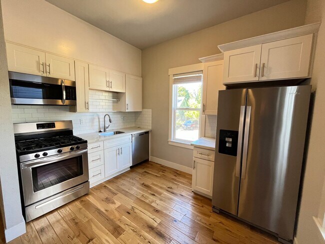 Building Photo - DKN1467