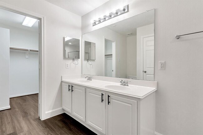 Building Photo - 131 Gallery Cove Ct