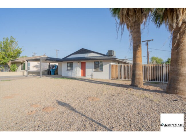 Building Photo - Discover this inviting 3/2 Phoenix House P...