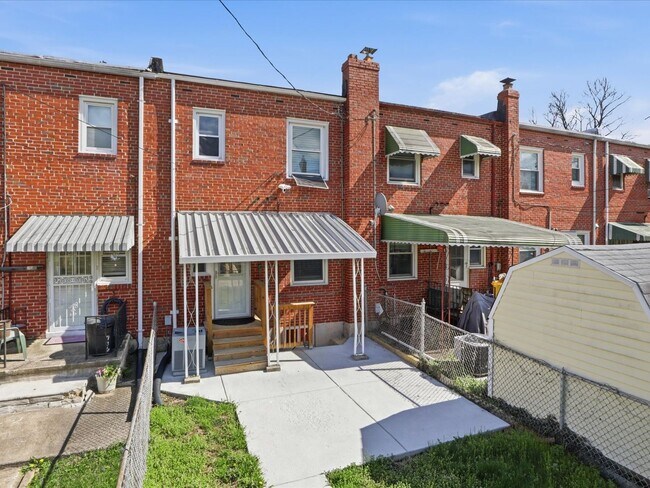 Building Photo - 738 Yale Ave