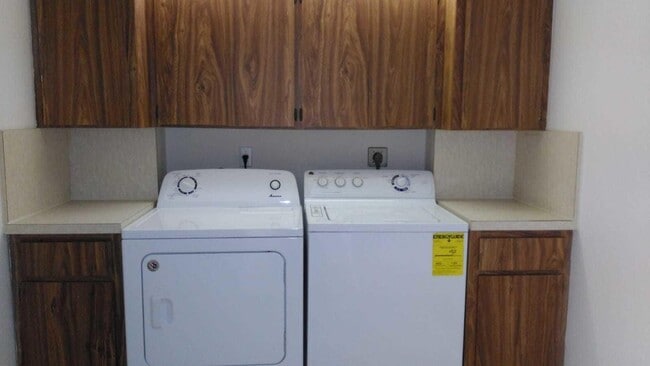 Building Photo - 3516 Whitehall Dr