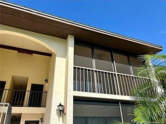 Building Photo - 200 SE Four Winds Dr