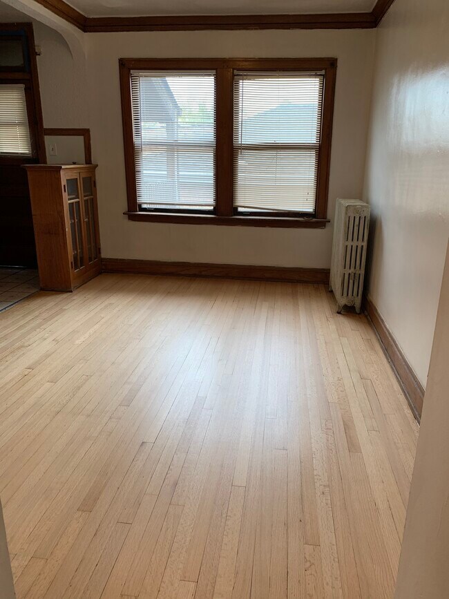 Building Photo - 1852 Grove Ave