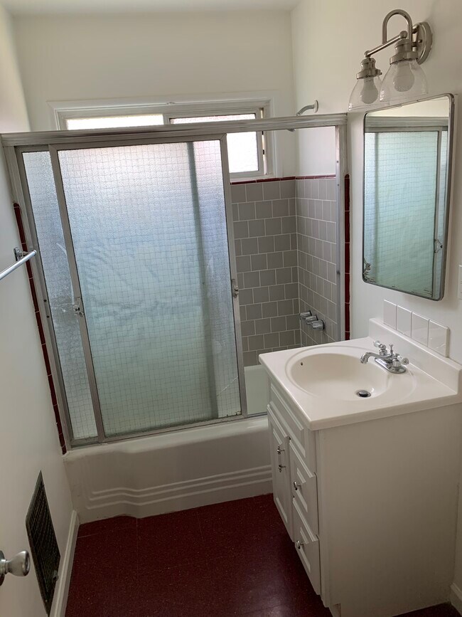 Building Photo - 5214 Agnes Ave