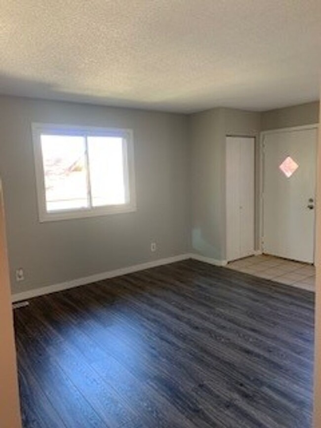 Building Photo - 3BD 1BA one story updated home. Available ...