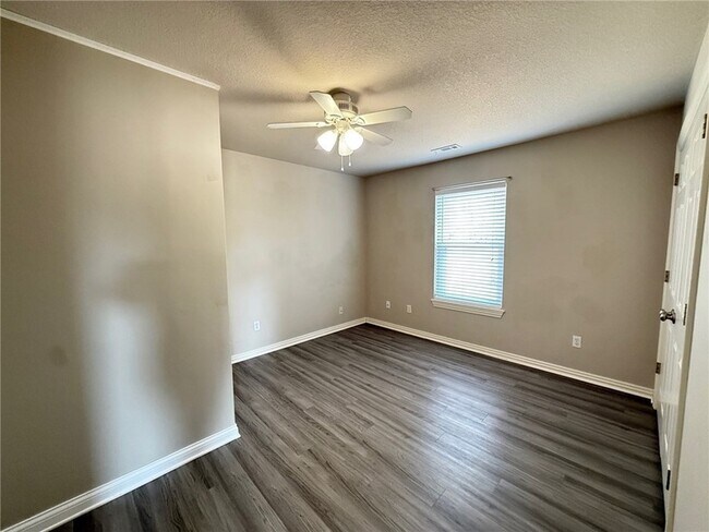 Building Photo - 1808 Lancaster Dr