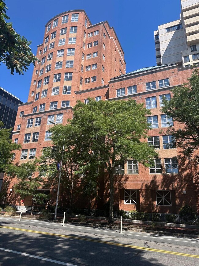 Building Photo - 925 Massachusetts Ave