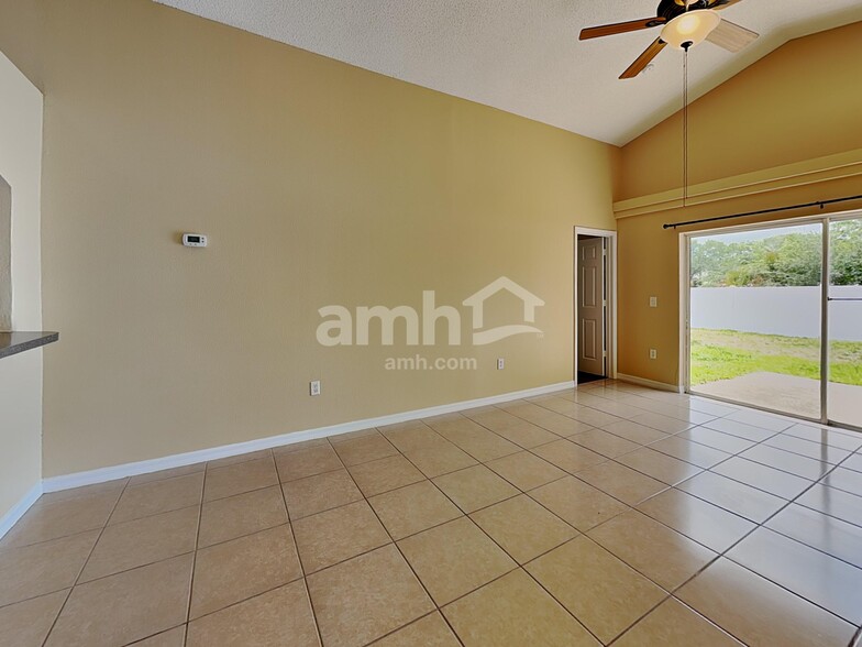 Building Photo - 950 Woodsong Way