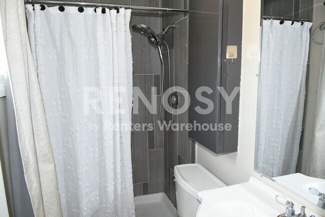 Building Photo - Updated 3 BD/2 BA/2 CG Home w/Pool Near Thunderbird & I-17 in Phoenix!
