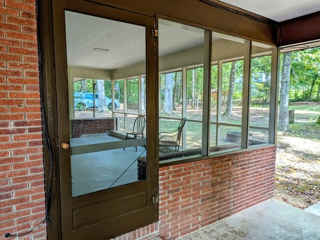 Building Photo - 102 Piedmont Cir