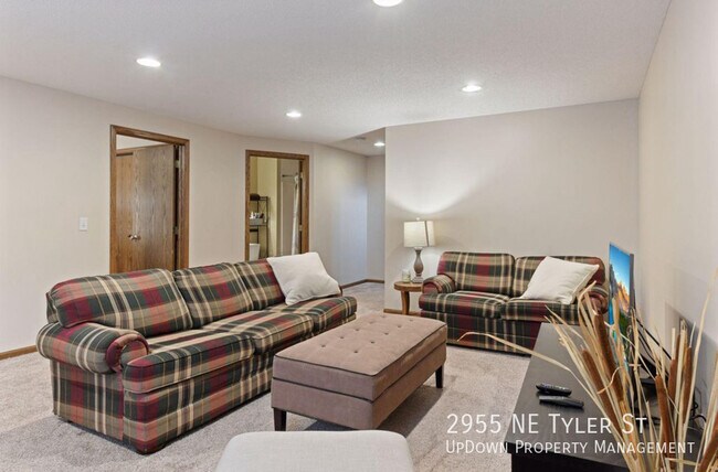 Building Photo - 2955 NE Tyler St