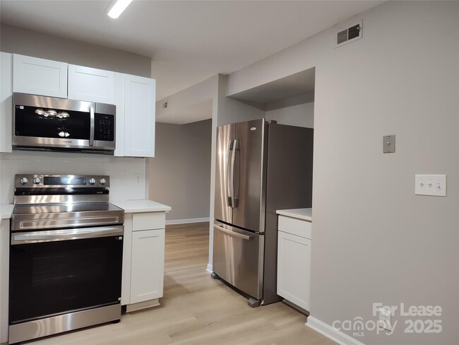 Building Photo - 7200 Oswego Ct