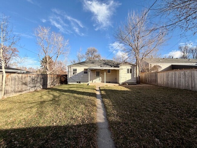 Building Photo - Ideal For Student Housing