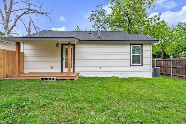 Building Photo - 601 Pearson Ave