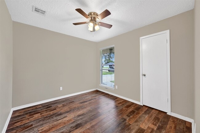 Building Photo - 10007 Oakmont Dr