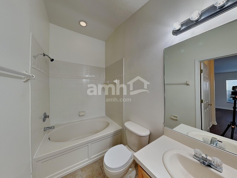 Building Photo - 2248 Roanoke Springs Dr