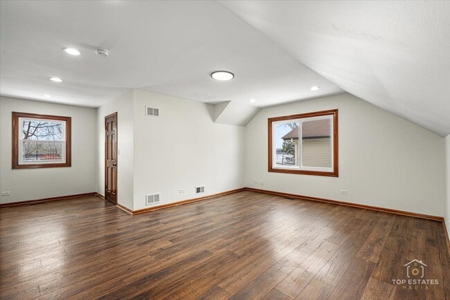 Building Photo - 931 Canterbury Dr