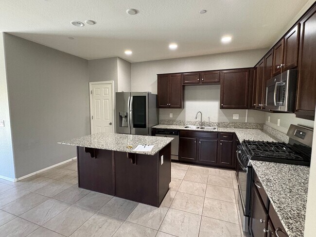 Building Photo - Spacious 4BD/2BA in Verrado
