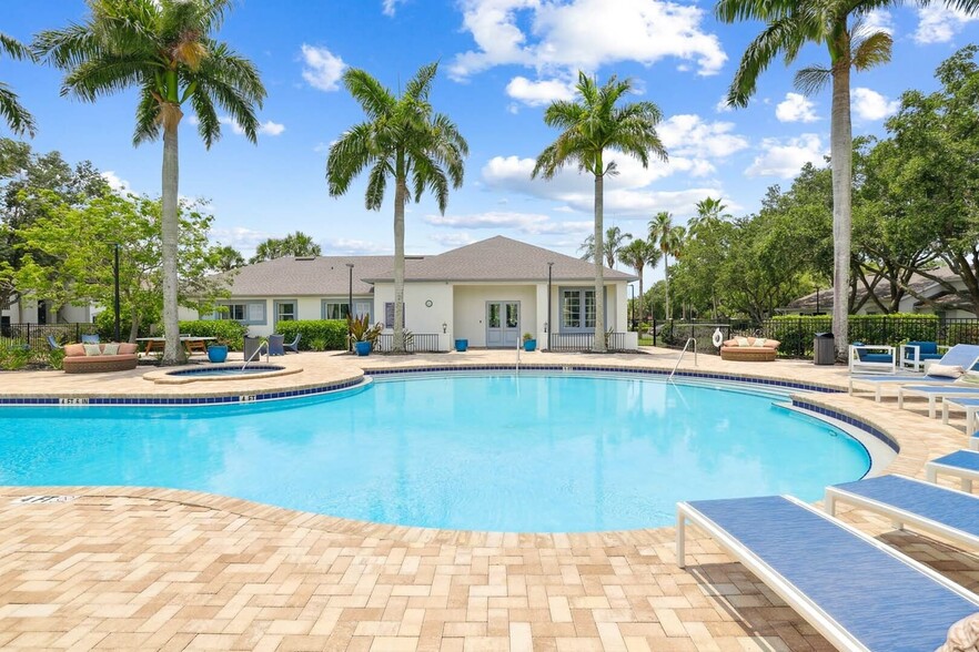 Exterior Amenity Pool 3 - Halston Lakeside