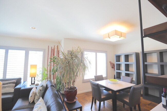 Building Photo - 140 Avalon Dr