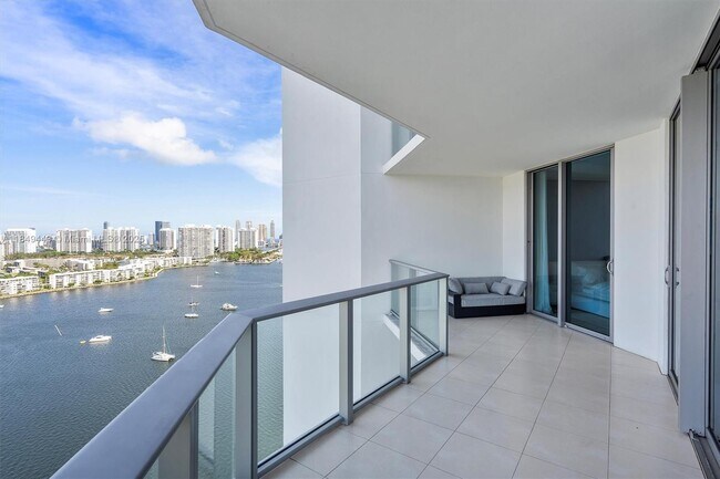 Building Photo - 17301 Biscayne Blvd