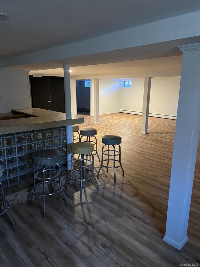 Building Photo - 6 Oakridge Dr
