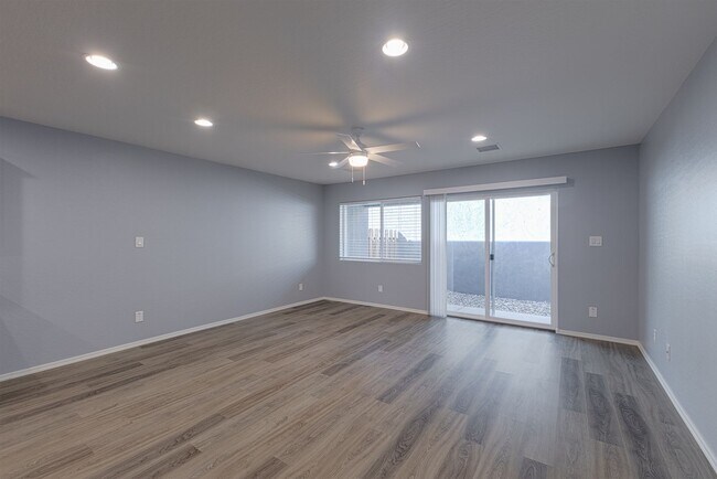 Building Photo - 9060 E Lakeshore Dr