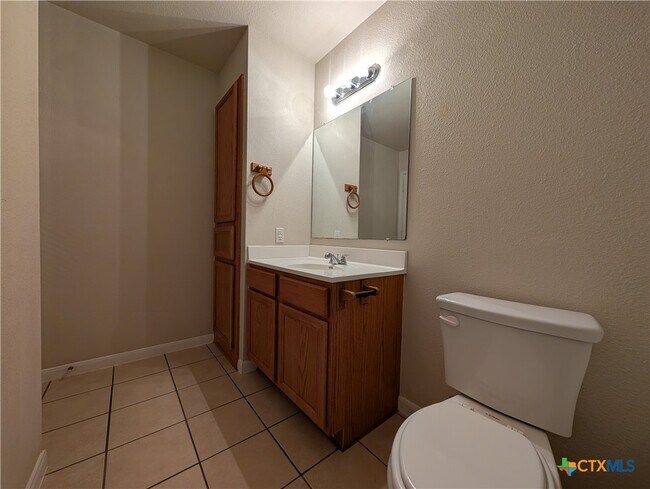 Building Photo - 956 Misty Acres Dr