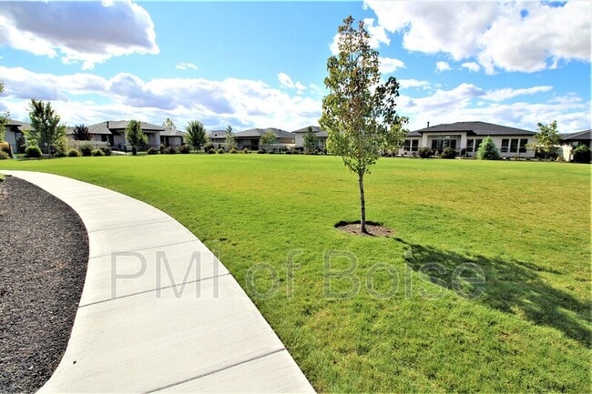 Building Photo - 2080 S Hills Ave.