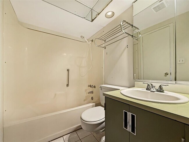 Building Photo - 5804 Circulo Dr