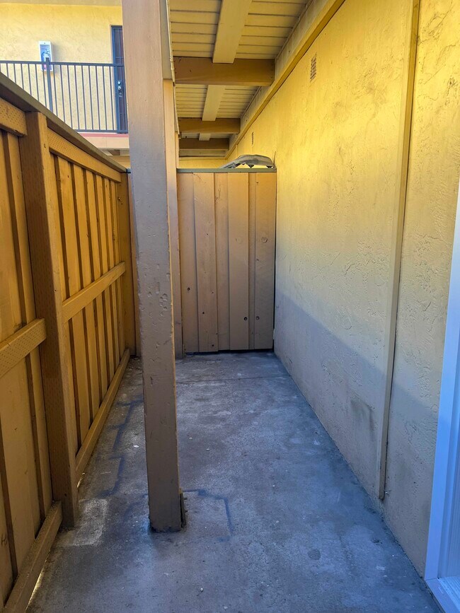 Building Photo - 2125 92nd Ave