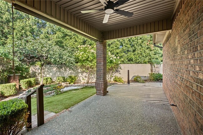 Building Photo - 27 S Prairie Dunes Dr