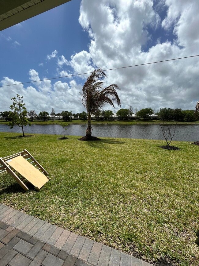 Building Photo - 12808 SW Eleanor Dr