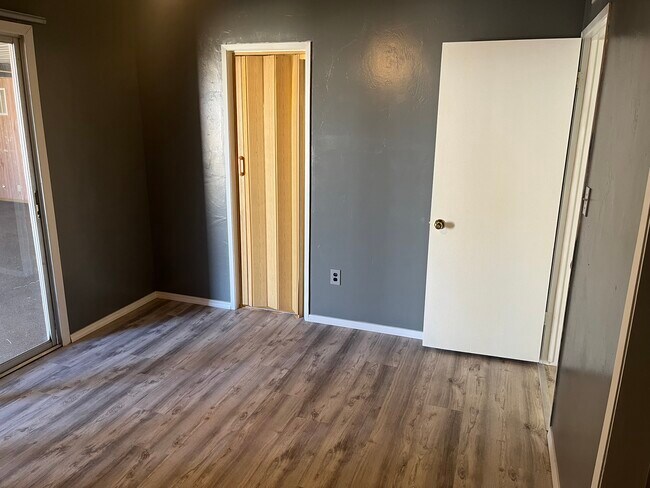 Building Photo - 24437 Tamarisk Ave