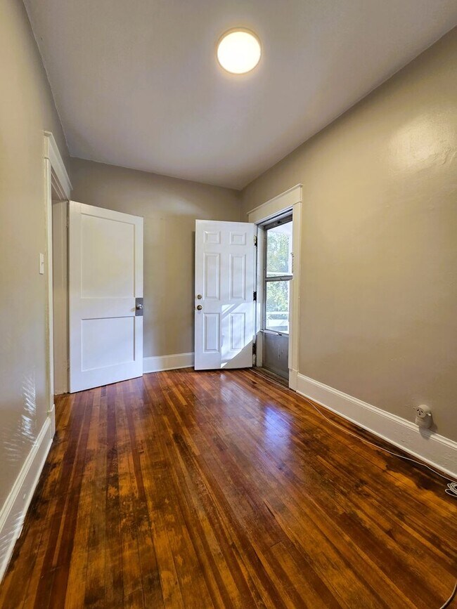 Building Photo - Renovated stately brick home in Forest Hil...