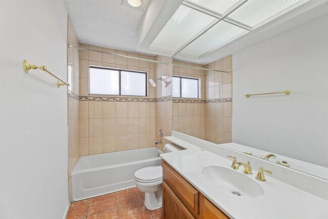 Building Photo - 2923 Norfolk Dr