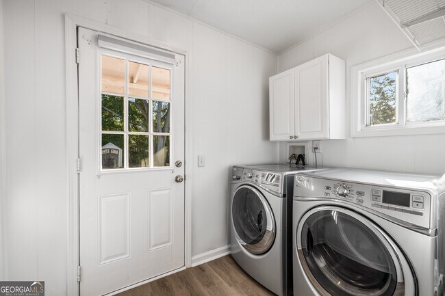 Building Photo - 1801 Crestridge Dr SE