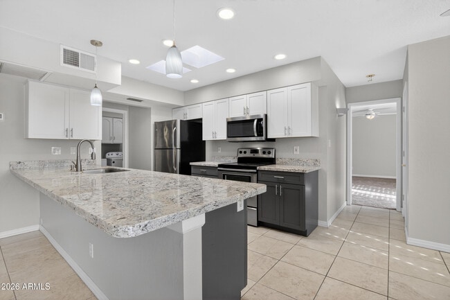 Building Photo - 6843 E Redfield Rd