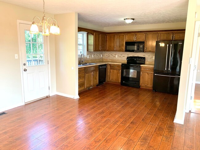 Building Photo - 3425 Foxrun Ln