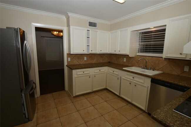 Building Photo - 4422 Nenana Dr