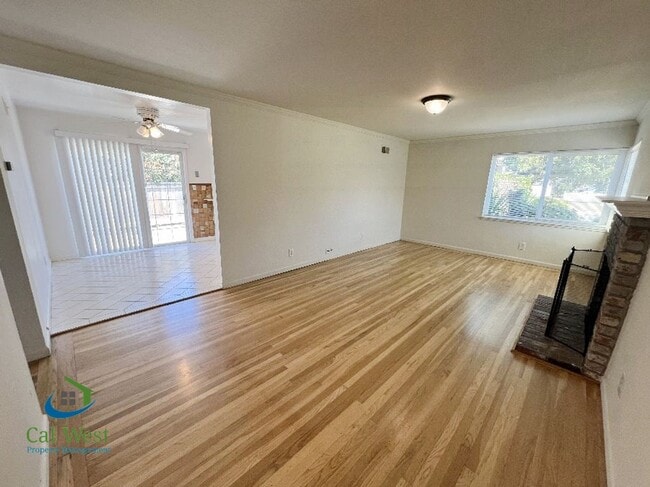 Building Photo - $3695 - 3 Bd/2 Ba Single Family Home with ...