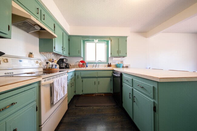 Building Photo - 1581 Woodside Ct NE